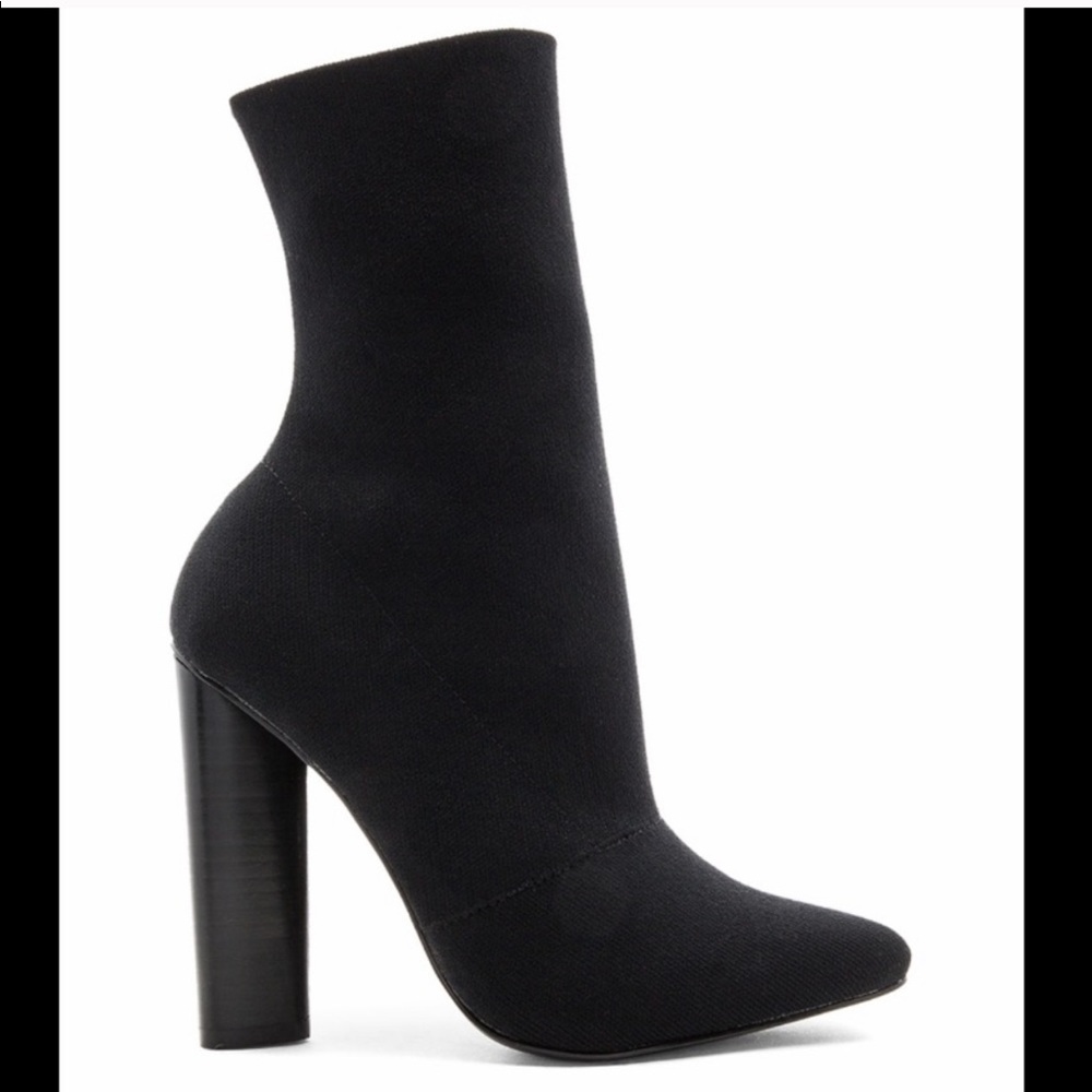 Black Steve Madden Capitol Booties / heels